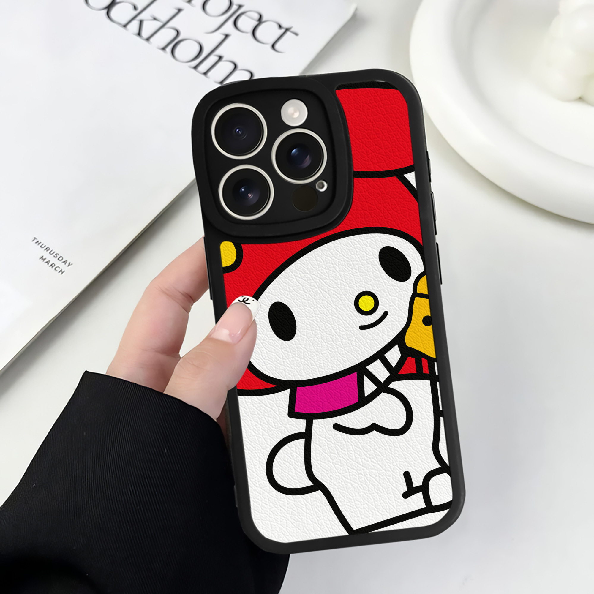 （画像用） Hello Kitty ハローキティ 【iPhone 16シリーズ対応】シリコンスマホケース（レザー調） 材質：シリコン
